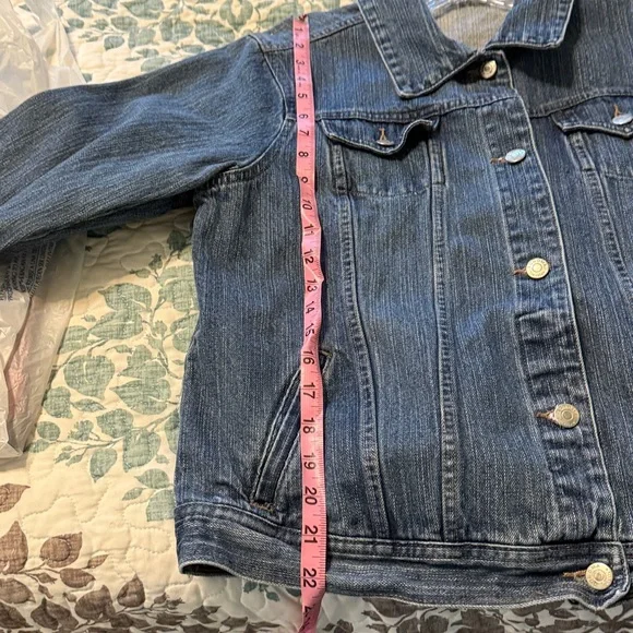 Classic Women's Blue Denim Jacket - Picture 4 of 6